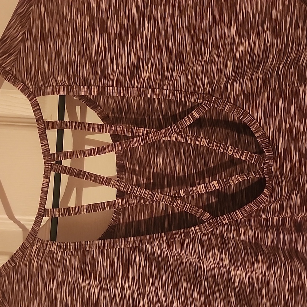Workout top - Picture 3 of 3